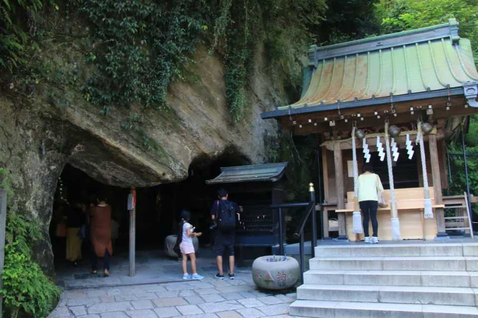 銭洗弁財天(宇賀福神社)