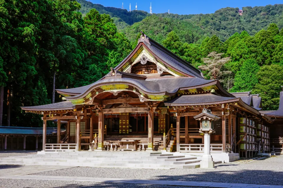 彌彦神社