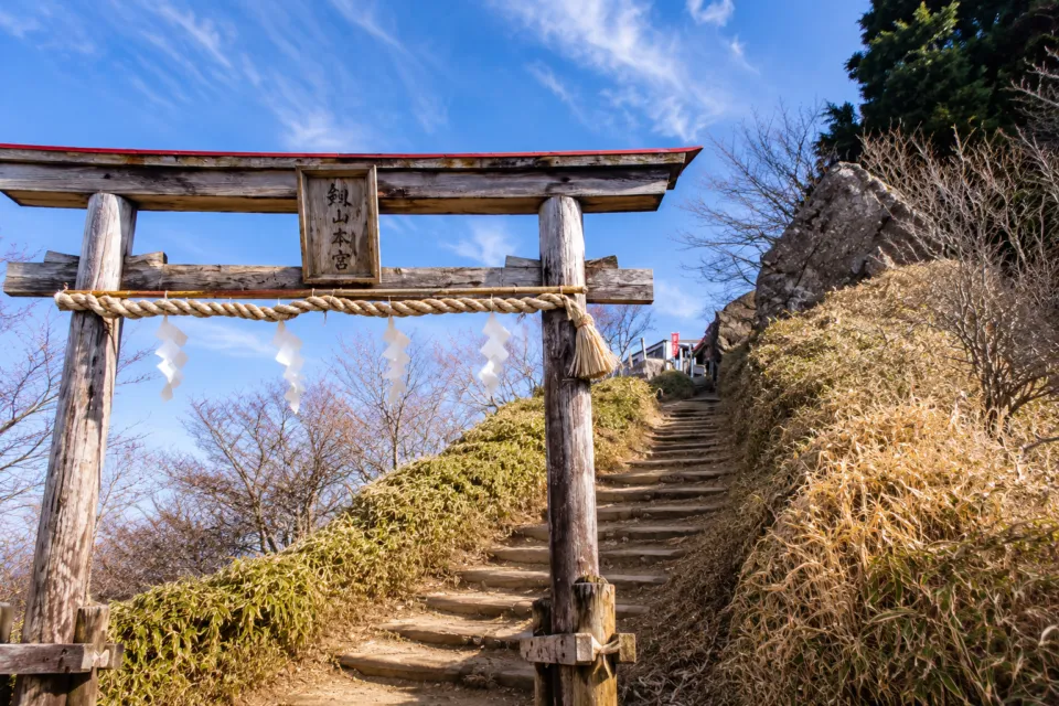 劔山本宮宝蔵石神社