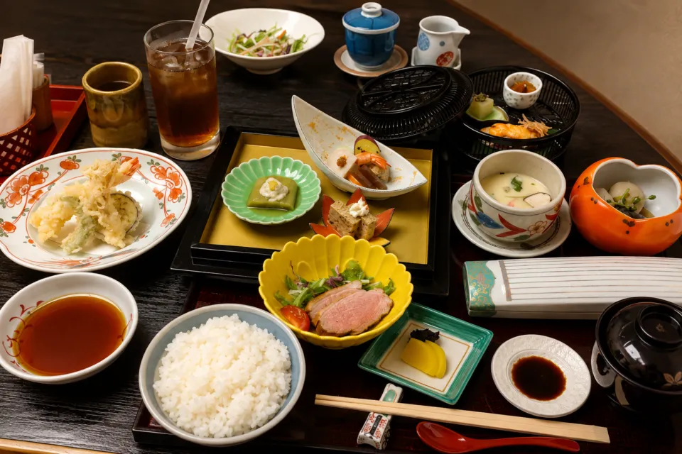 秋田キャッスルホテルの和食膳