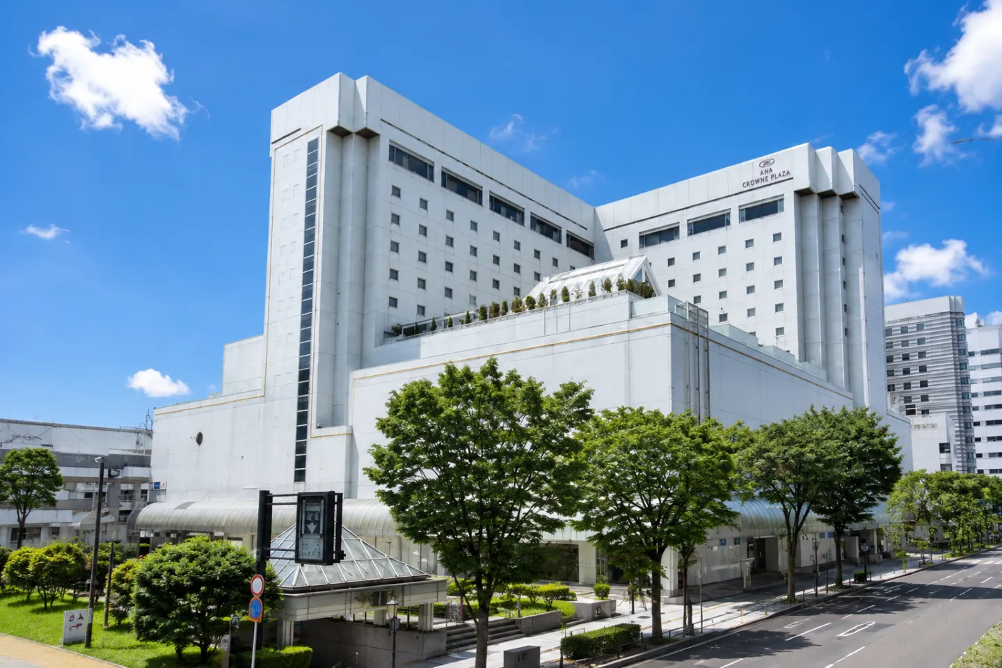 ANAクラウンプラザホテル秋田の建物外観