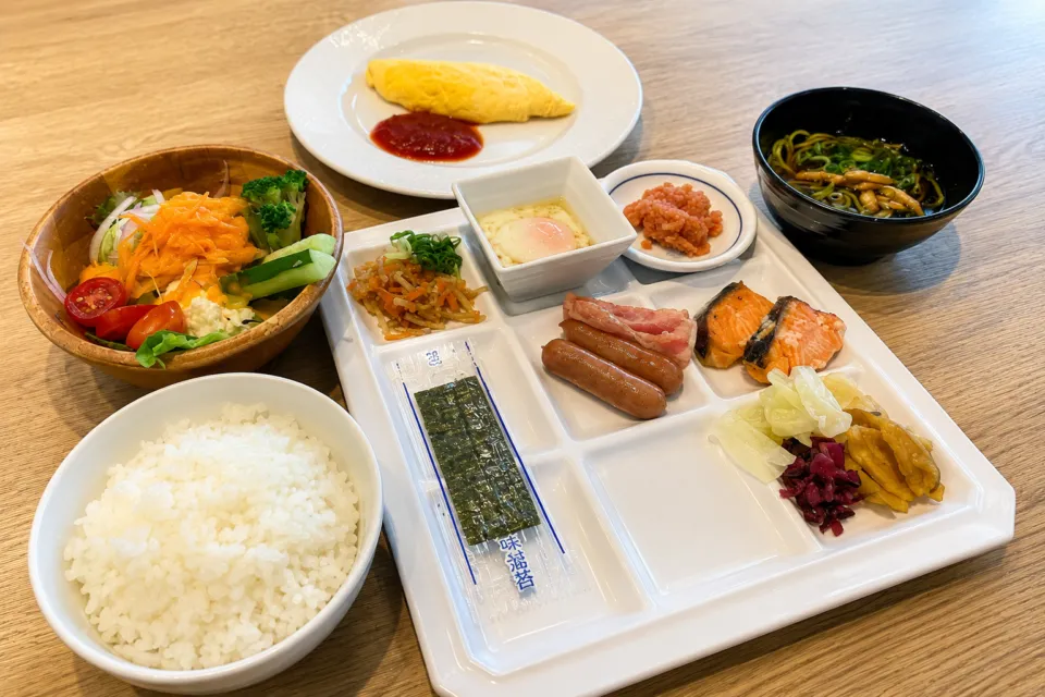 グローカルホテル糸島の和洋の朝食プレート