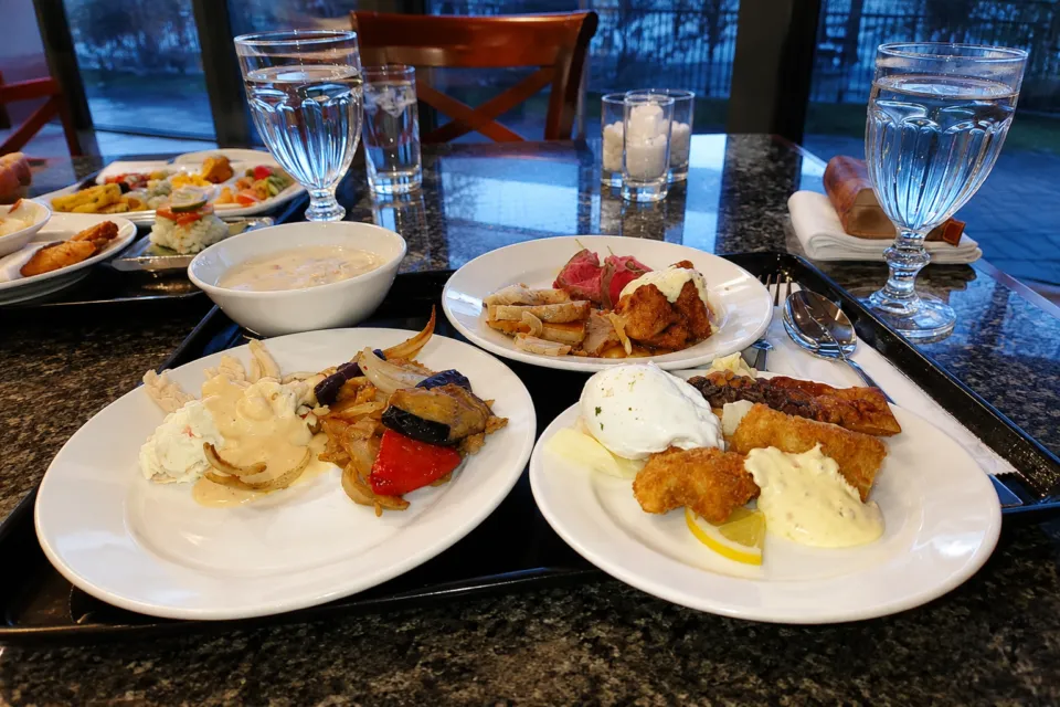 グランドパーク小樽のブッフェで盛り付けた料理