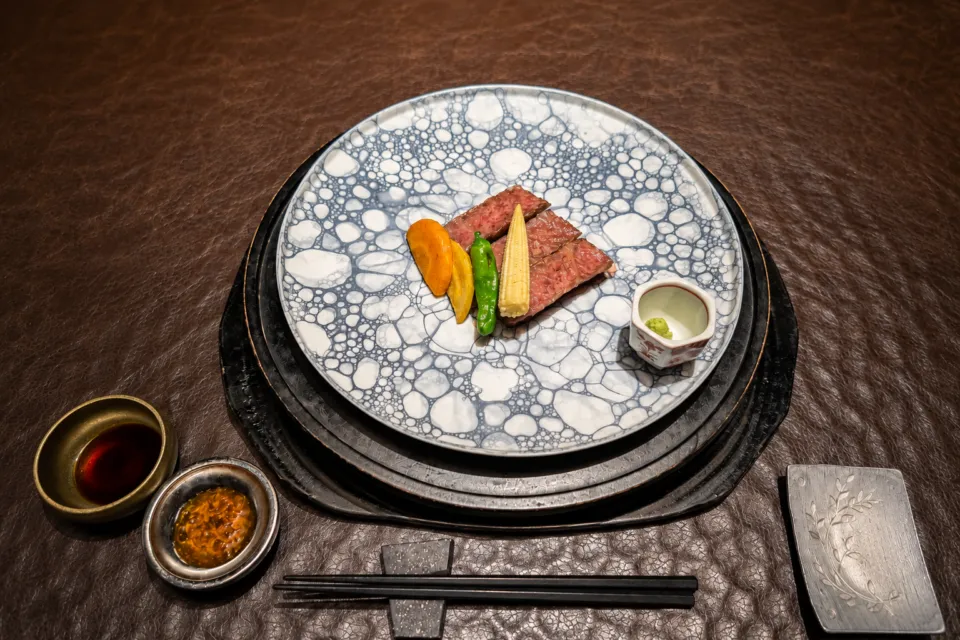 箱根吟遊の焼いた肉と野菜の一皿