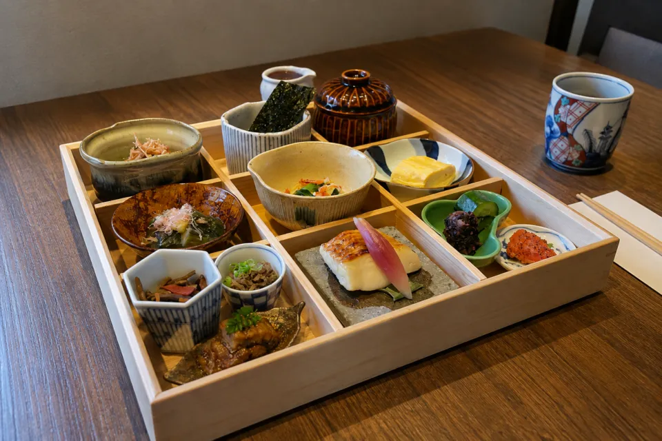 箱根・翠松園の和朝食の小鉢料理