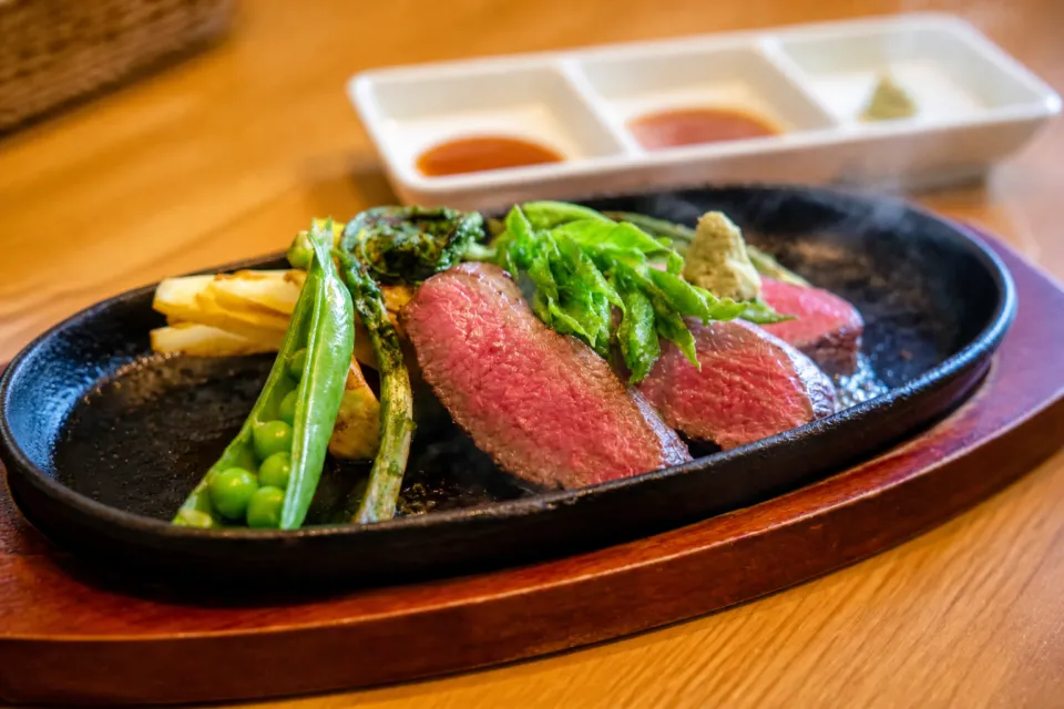 白馬樅の木ホテルの白馬産鹿肉ロースのグリル