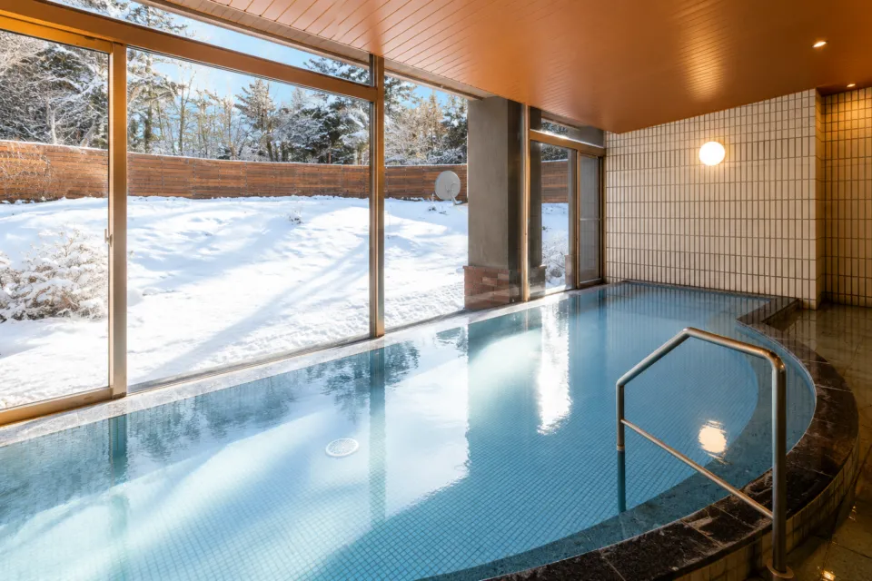 白馬東急ホテルの雪景色を望む内湯