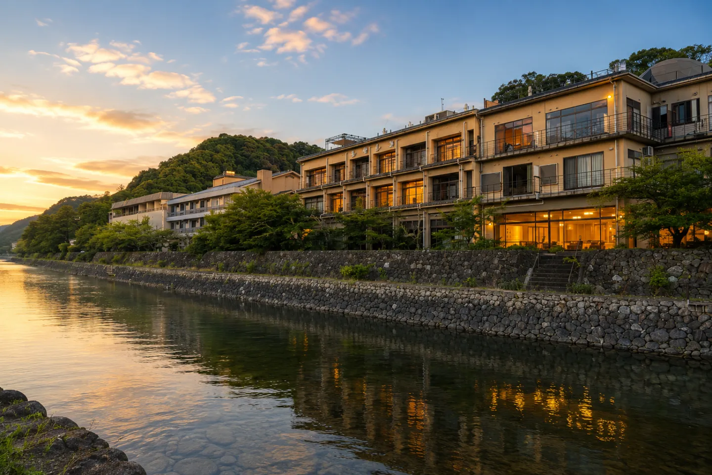 花やしき浮舟園の宇治川沿いの外観