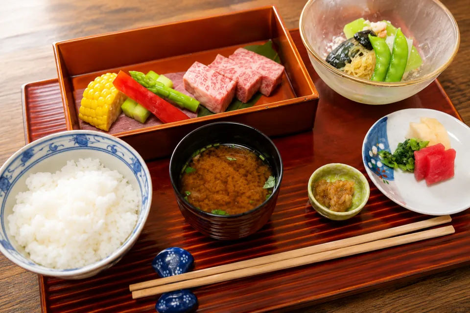飛騨亭 花扇の牛肉と和食の膳