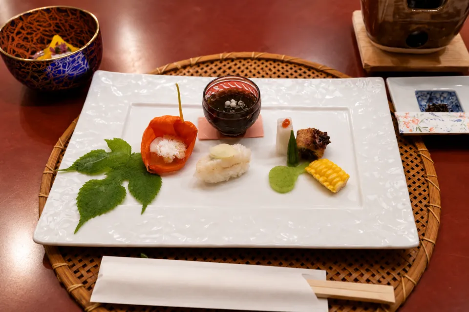 本陣平野屋 花兆庵の彩り豊かな前菜の盛り合わせ