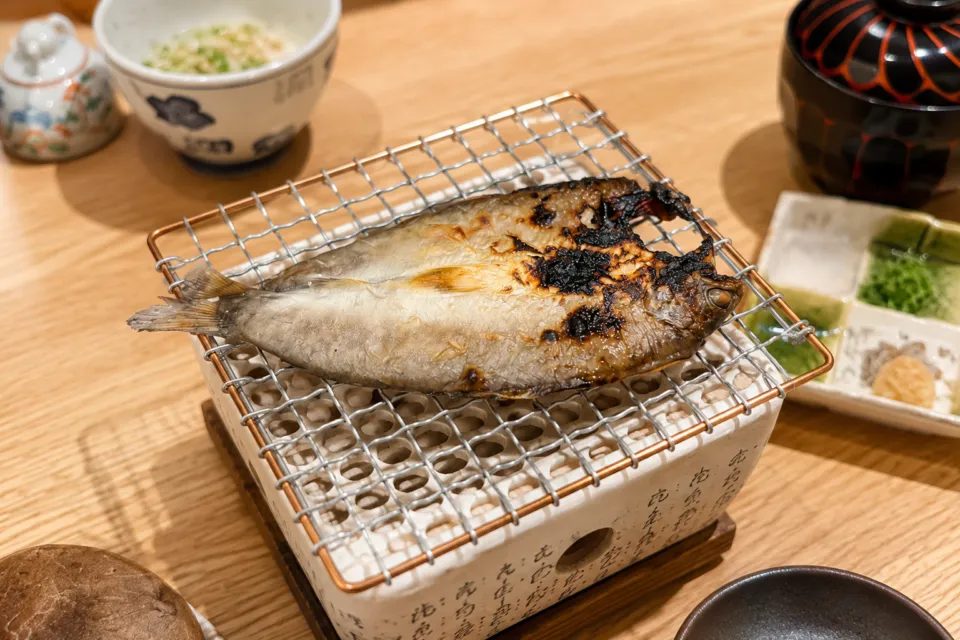 本陣平野屋 花兆庵の卓上で焼く魚料理