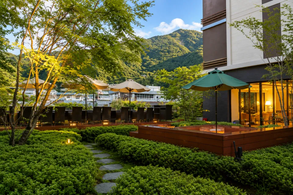ホテルインディゴ箱根強羅の山を望むガーデンテラス