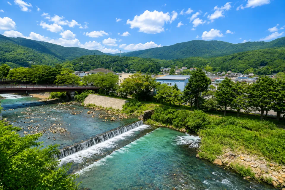 ホテルインディゴ箱根強羅の早川と箱根の山並みを望む景色