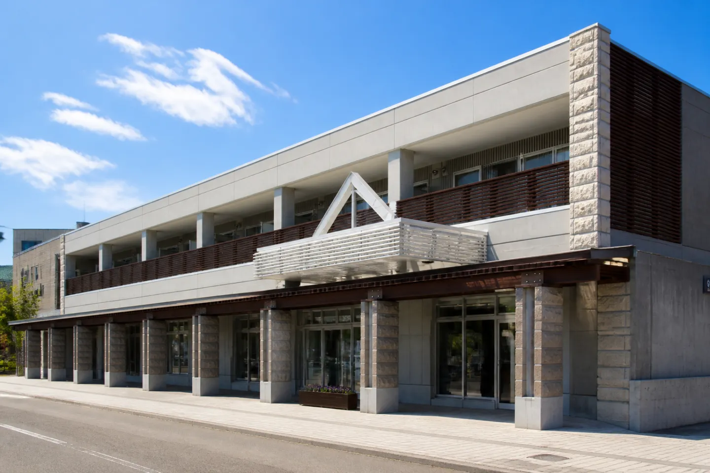 ホテル・ラヴニールの美瑛軟石を使った正面外観