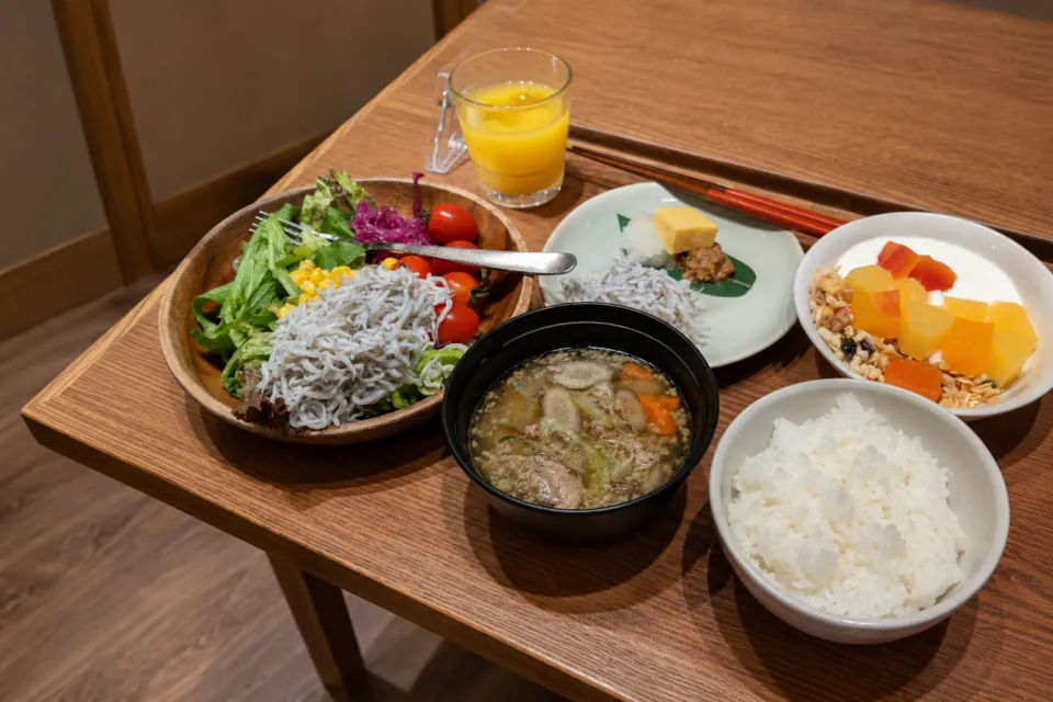 ホテルメトロポリタン 鎌倉のしらすを添えた和朝食