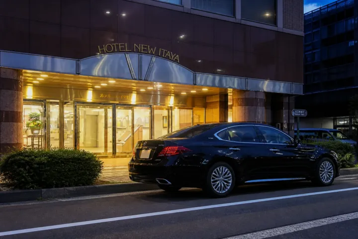 ホテルニューイタヤの正面玄関外観