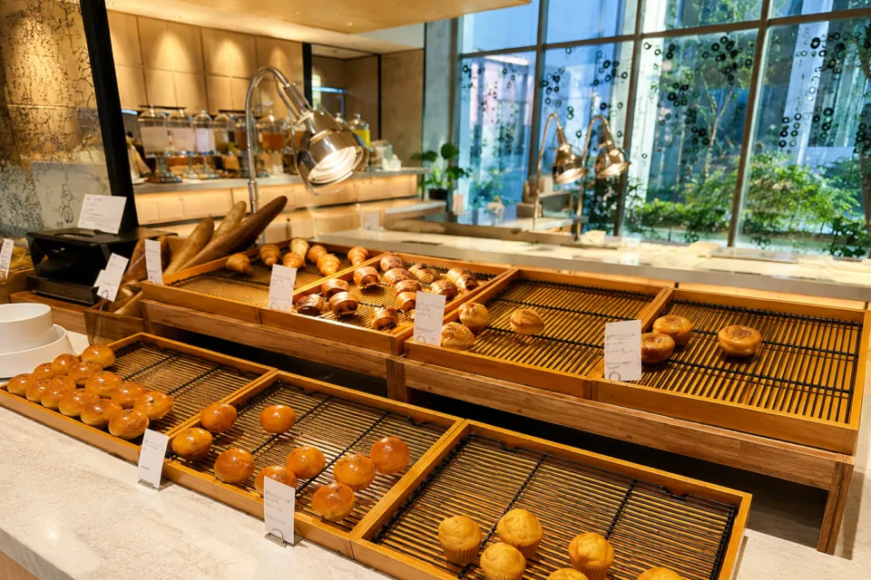 ホテルヴィスキオ京都の朝食ビュッフェのパンコーナー