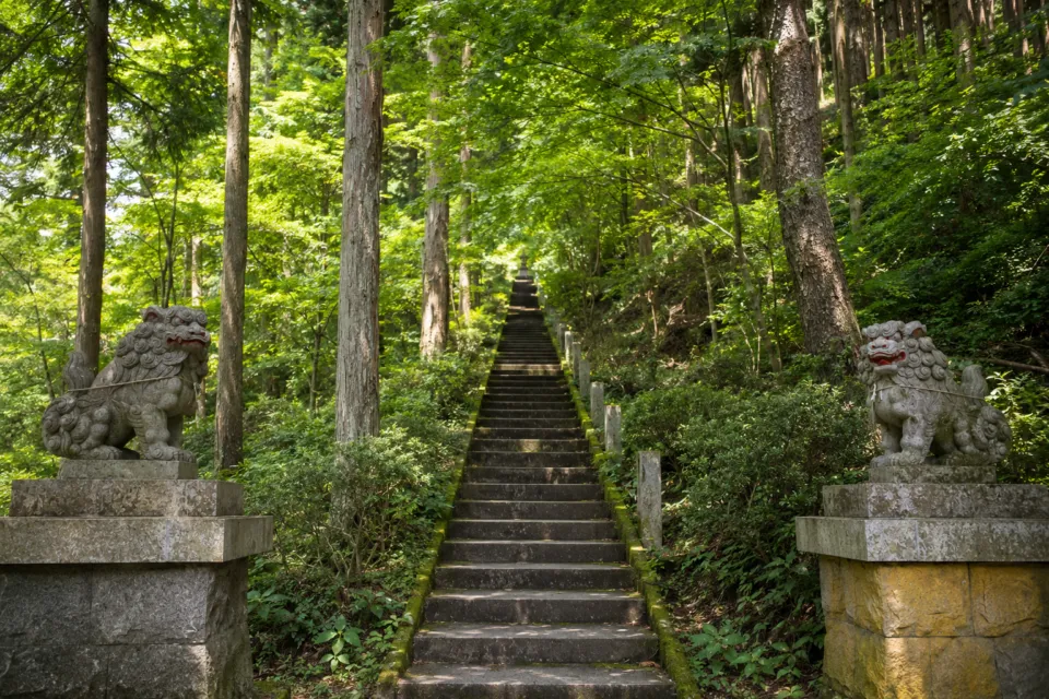 石割神社
