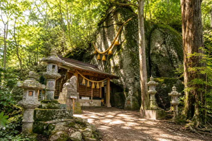 石割神社