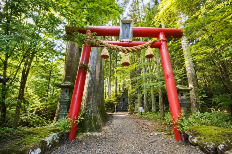 石割神社