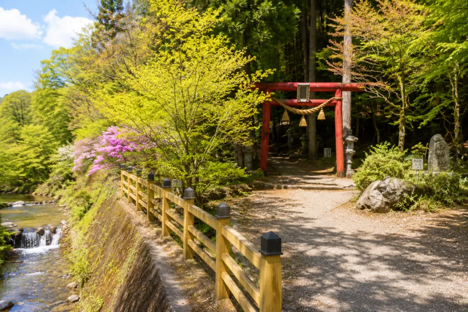 石割神社