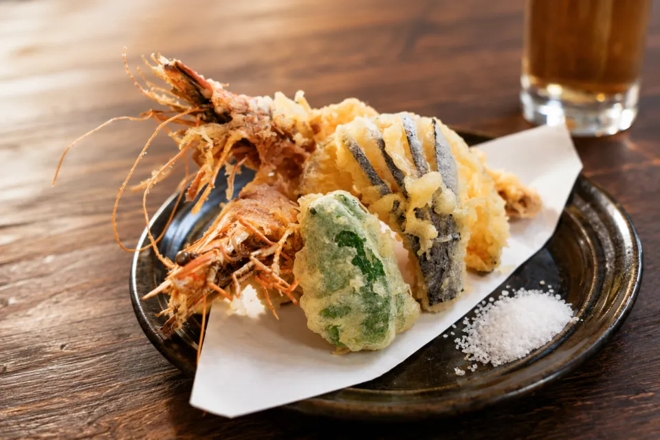 軽井沢 川上庵 本店の海老と野菜の天ぷら盛り合わせ