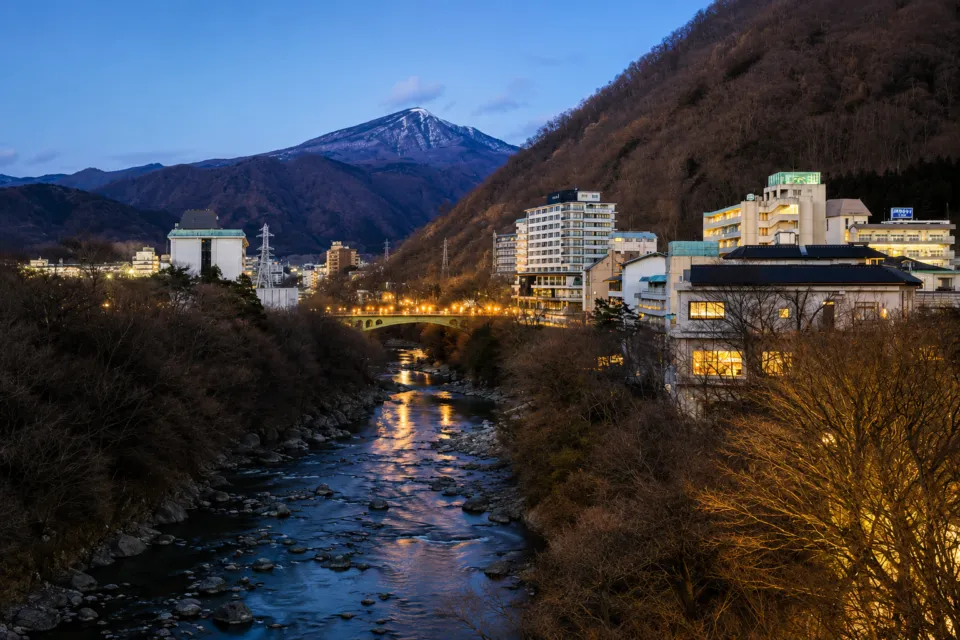 鬼怒川金谷ホテルの夕暮れの鬼怒川渓谷