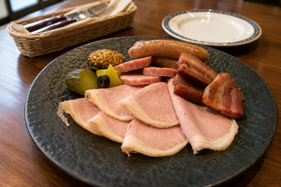 飛騨牛ステーキ専門店 キッチン飛騨のハムとソーセージの盛り合わせ