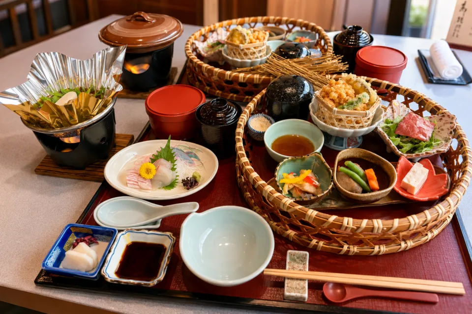 呉阪急ホテルの籠盛りの和食膳
