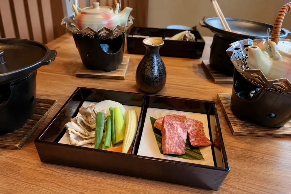 京都梅小路 花伝抄の牛肉と野菜の鍋料理