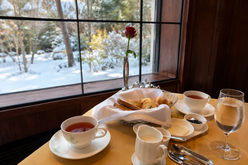 万平ホテルのパンと紅茶の朝食