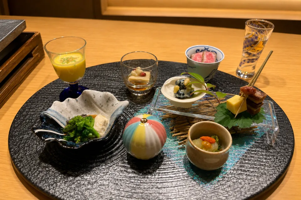 松本浅間温泉 ホテル玉之湯の会席料理の盛り合わせ