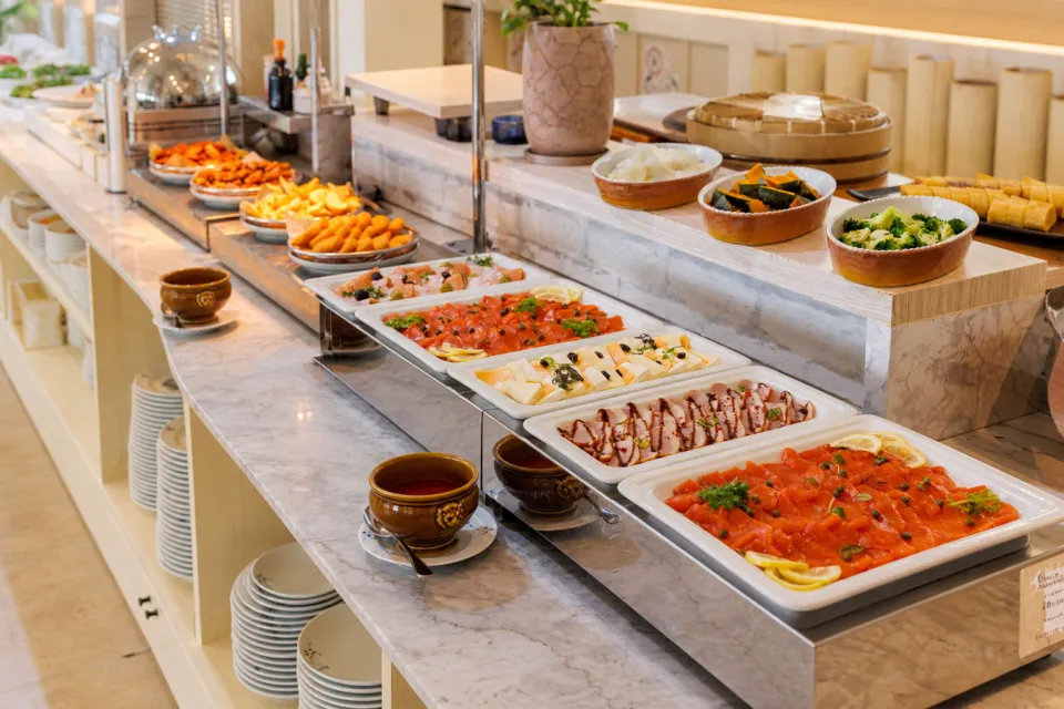 宮古島来間リゾート シーウッドホテルのBeach House Restaurantで提供される洋食