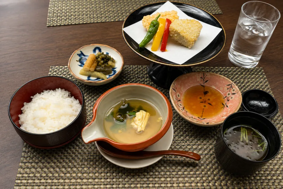 日光千姫物語のご飯と汁物を含む和食膳