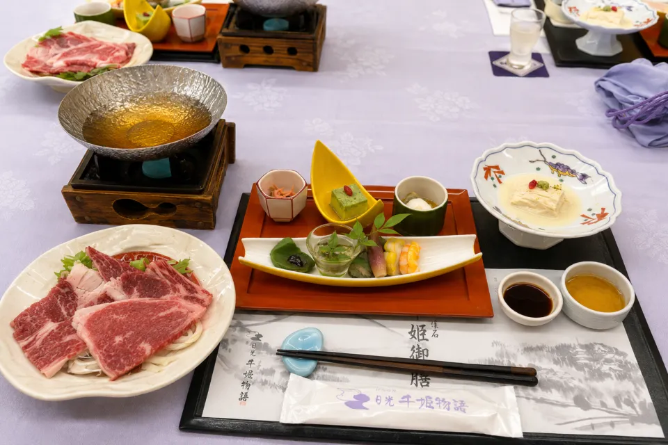 日光千姫物語の牛肉と前菜を含む夕食膳