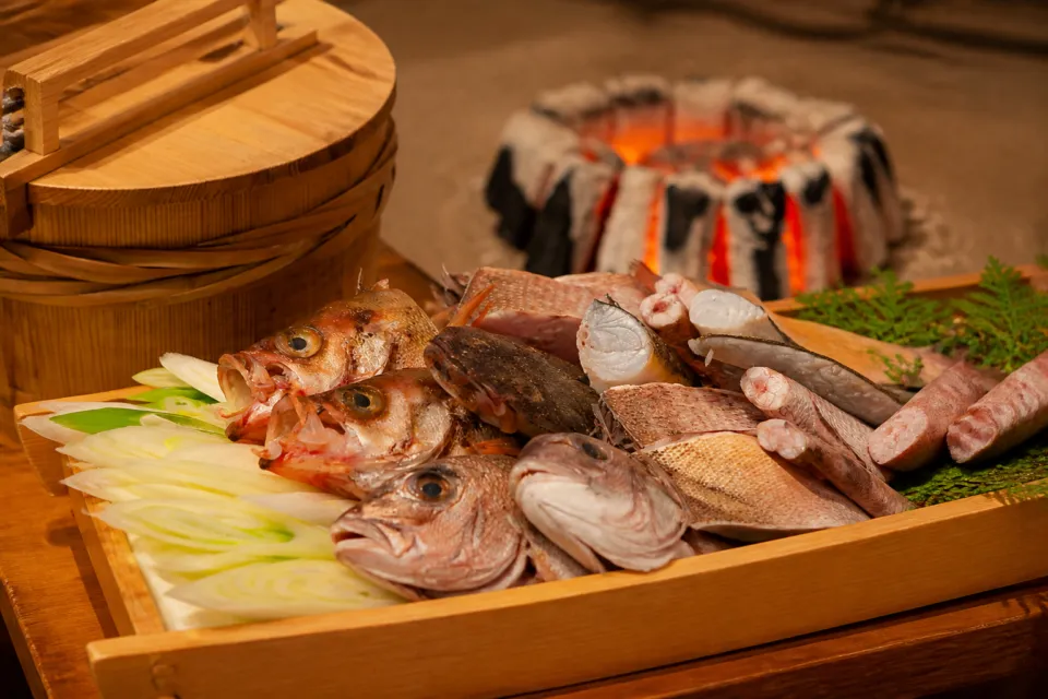 男鹿ホテルの石焼料理に使う魚介