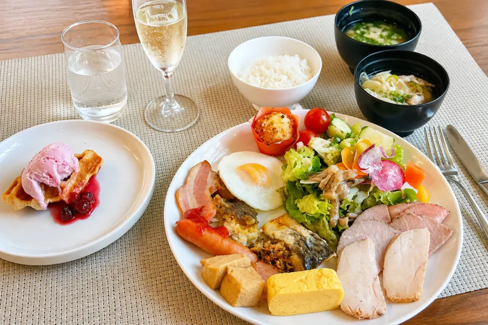 プレミアホテル門司港の料理を盛り合わせた朝食