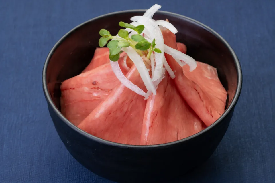リザンシーパークホテル谷茶ベイの朝食で味わえるローストビーフ丼