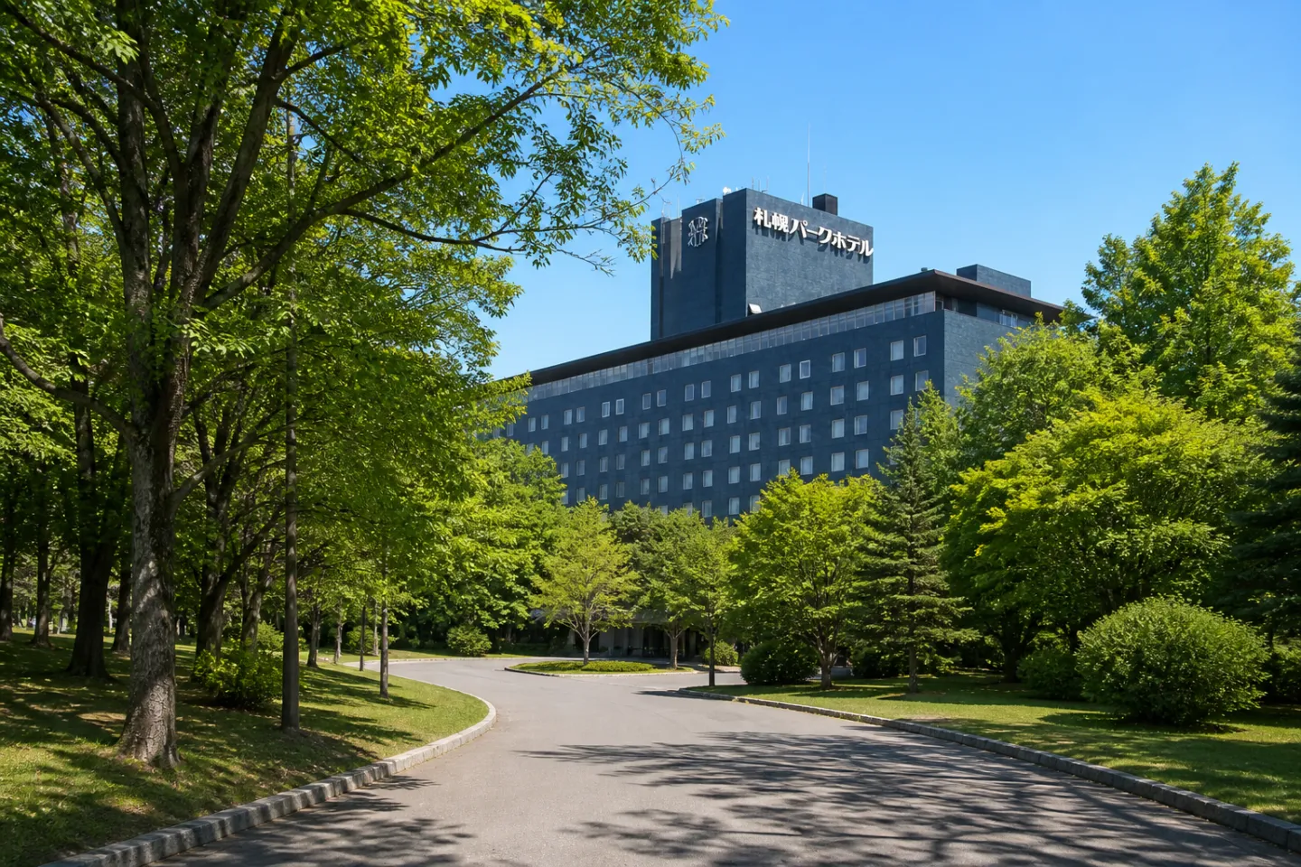 札幌パークホテルの中島公園側から望む外観