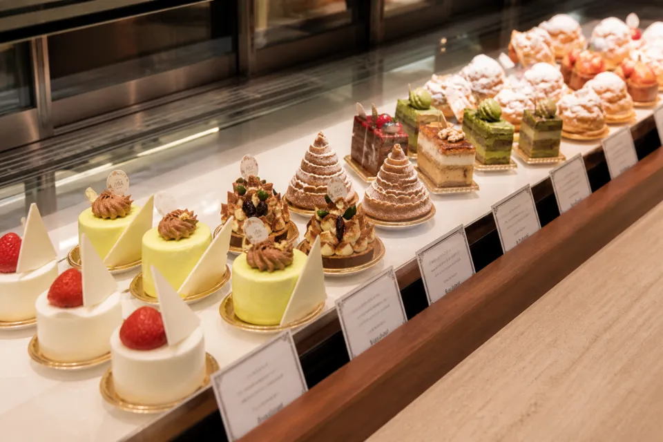 札幌パークホテルのピアレ ケーキコーナーに並ぶホテルメイドのケーキ