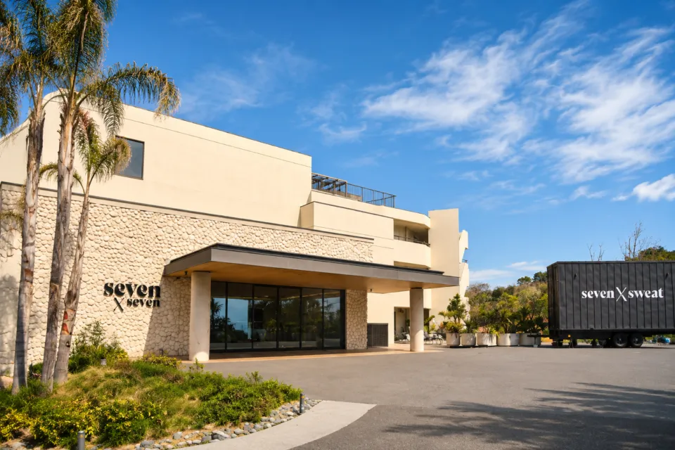 seven x seven 糸島のエントランス外観