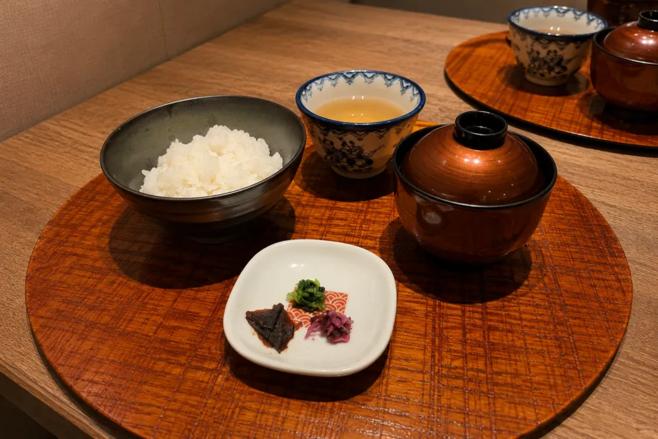 対橋楼の朝食のご飯と味噌汁