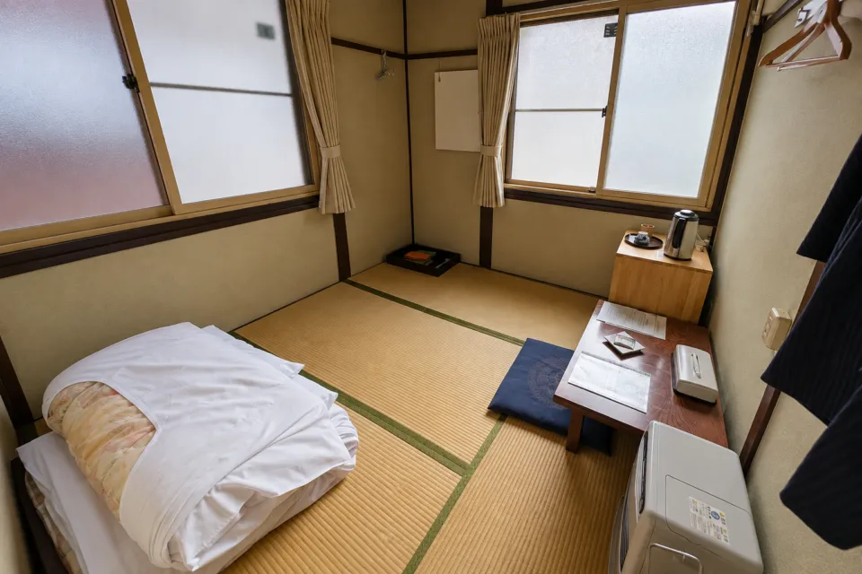 玉川温泉の布団を敷いた和室
