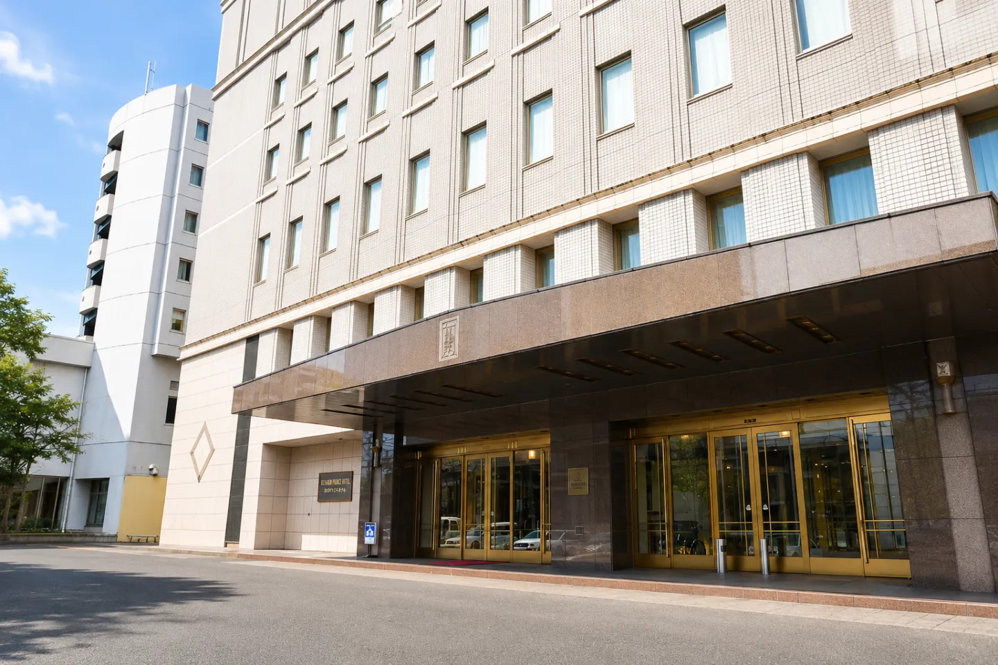 THE SAIHOKUKAN HOTELの正面外観