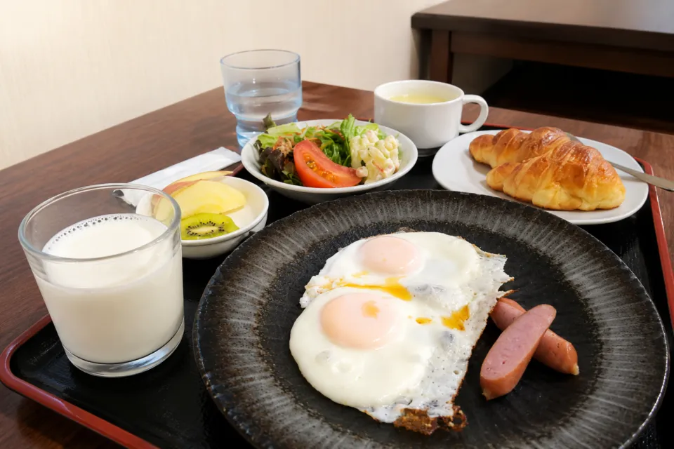 宇治第一ホテルのパンと卵料理の朝食