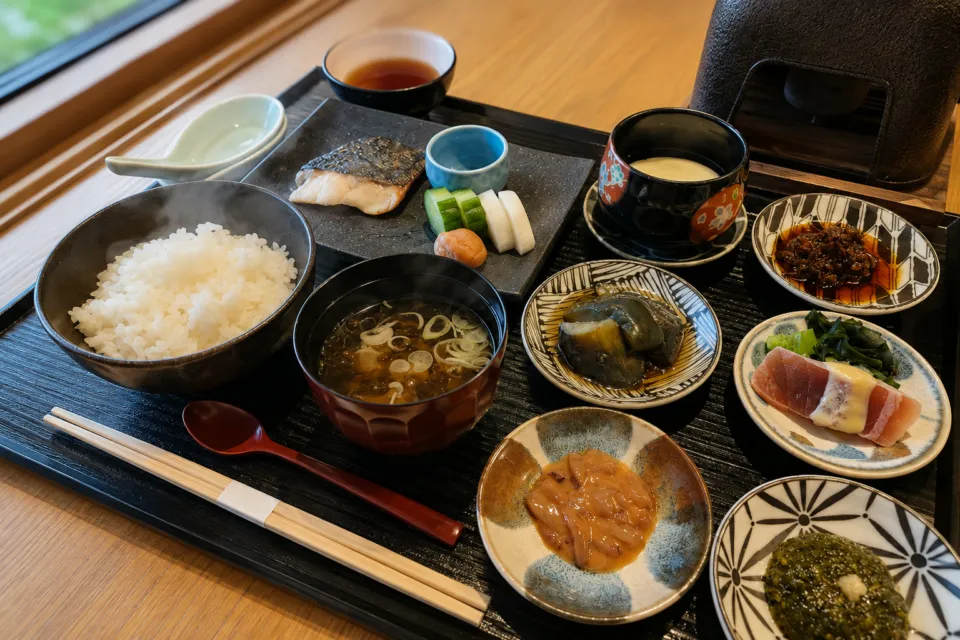 海と入り陽の宿 帝水の焼き魚とご飯の和食膳