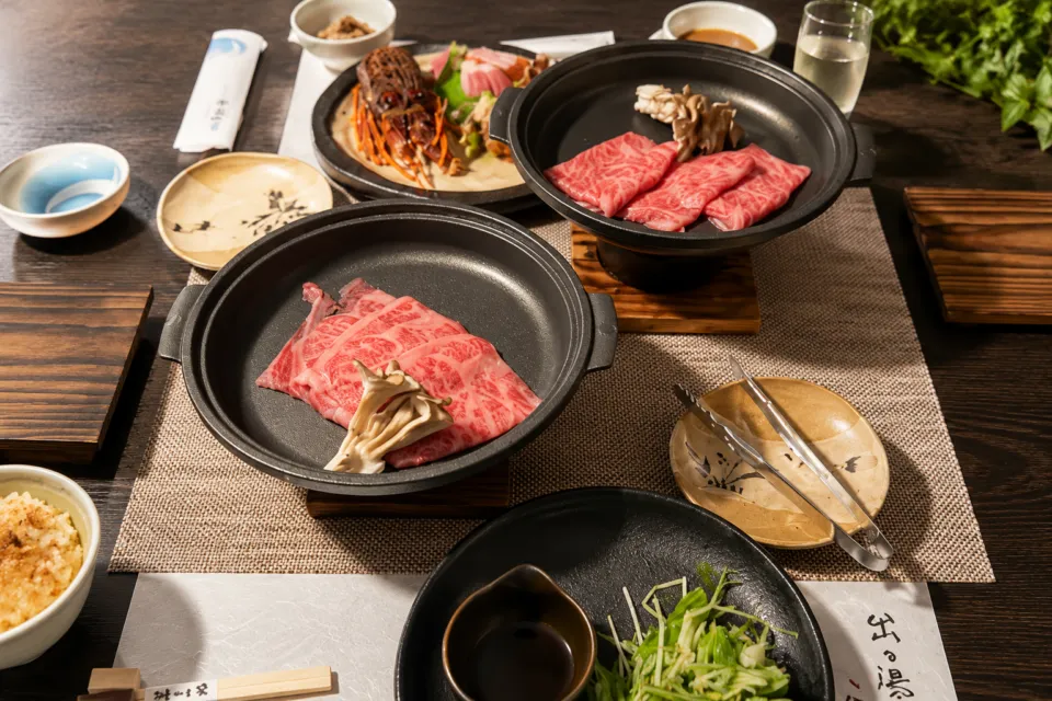 美ヶ原温泉 翔峰の牛肉料理を囲む食卓