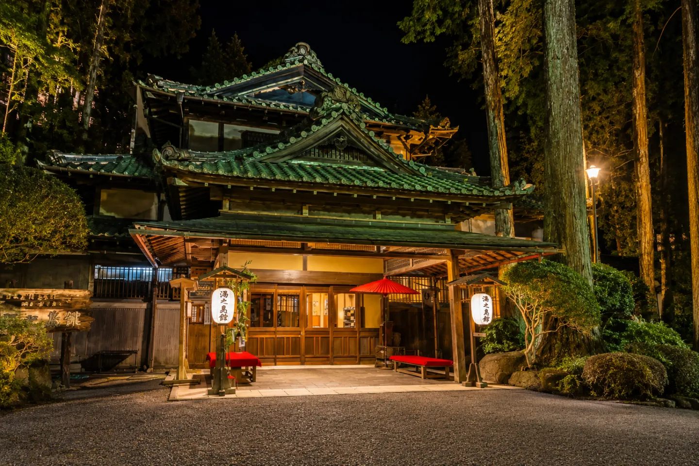 下呂温泉 湯之島館の夜の正面玄関