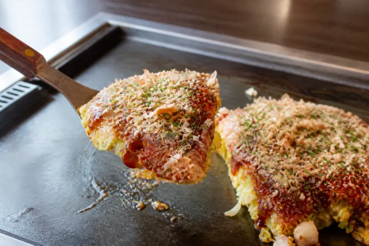 味乃家 本店のミックスお好み焼き