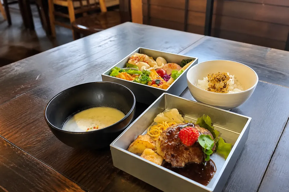 cafe ことだまのハンバーグランチ
